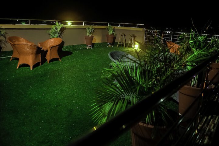 Lounge 80 of 112
