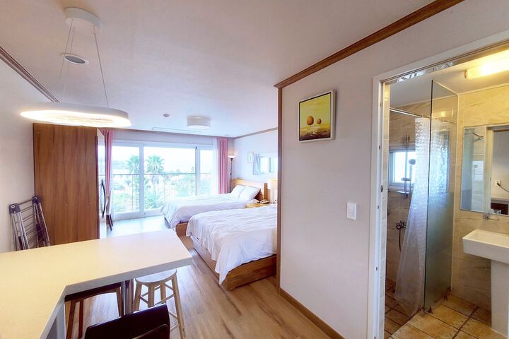Room 30 of 61