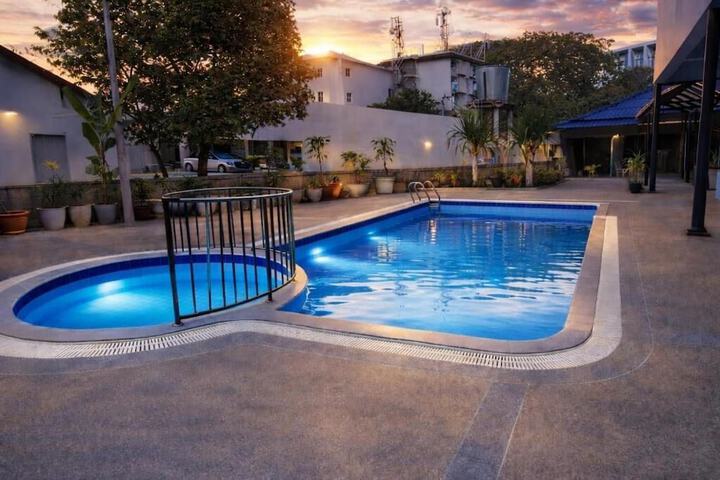 Pool 30 of 39