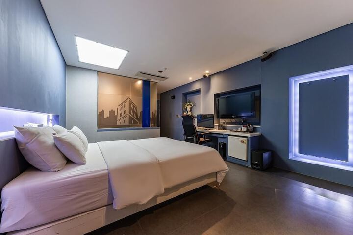 Room 5 of 15