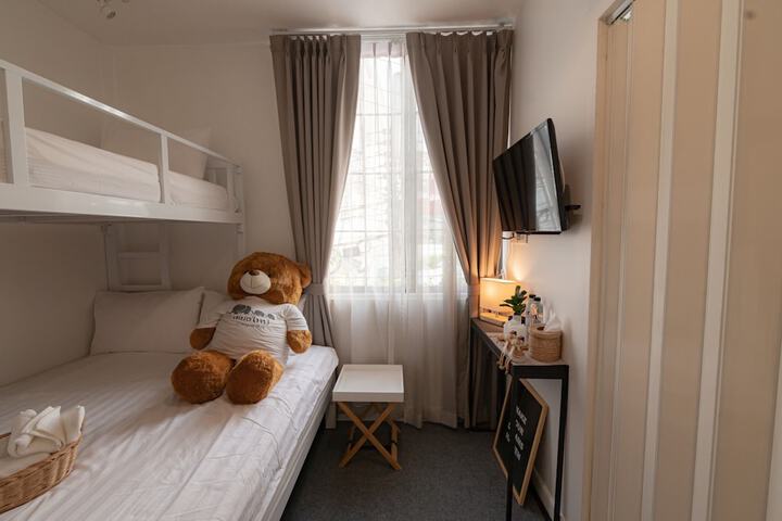 Room 16 of 93