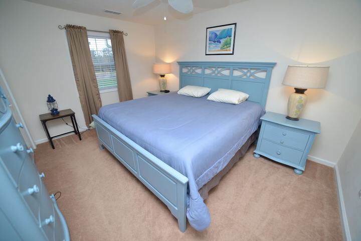 Room 4 of 102