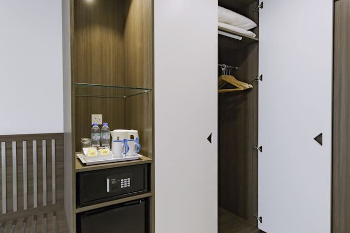 Room 2 of 25