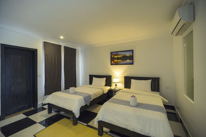 Room 33 of 47