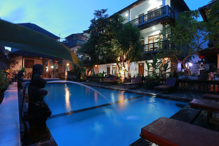 Hotel with Pool