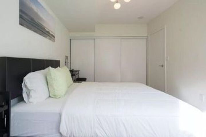 Room 6 of 11