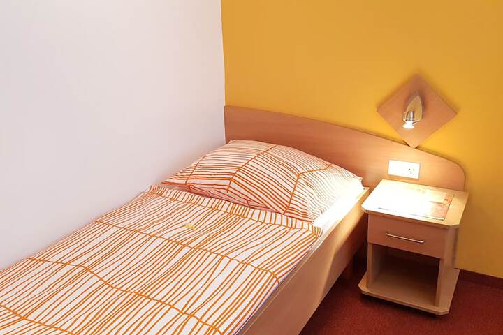 Room 6 of 34