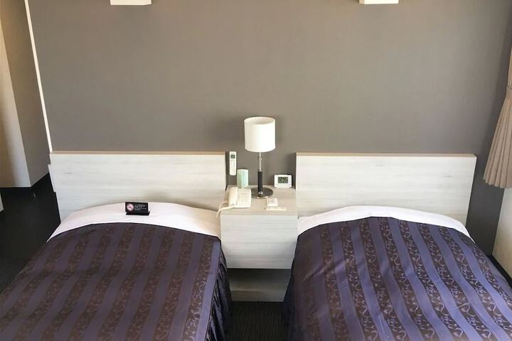 Room 7 of 35