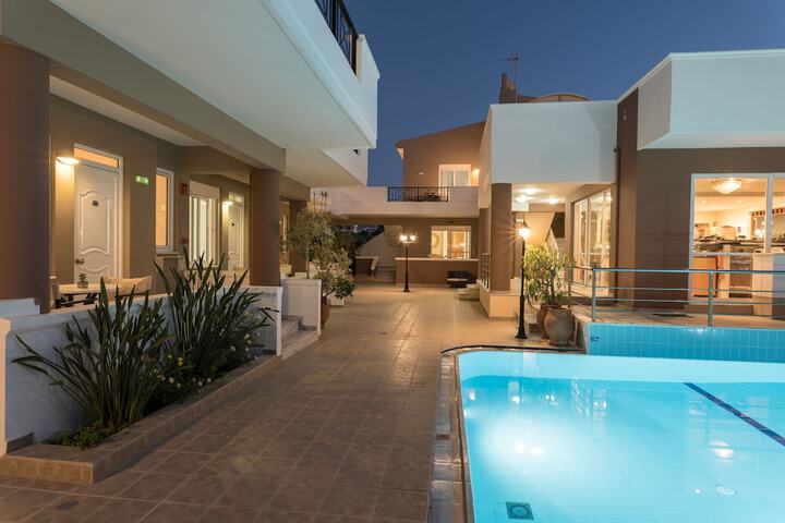 Pool 13 of 35