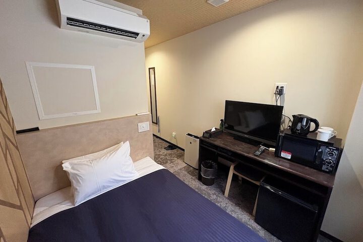 Room 4 of 17