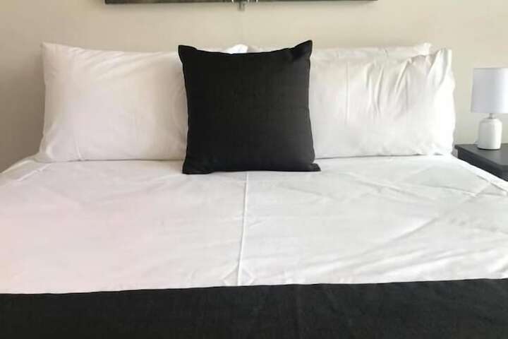 Room 7 of 18