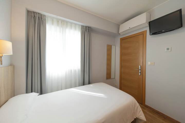 Room 10 of 38