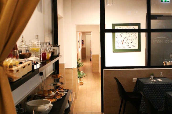 H22 Hotel in Naples
