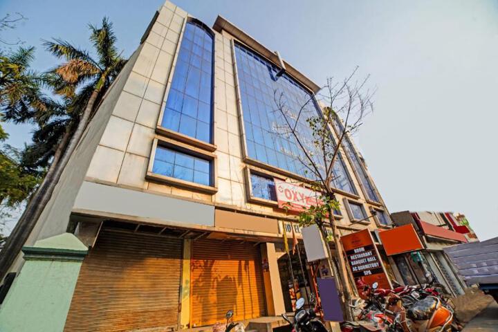 Capital O Convivial Hotel Amit Regency