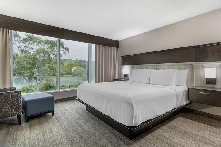 Room 28 of 63