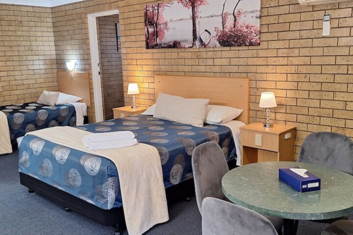 Room 9 of 32