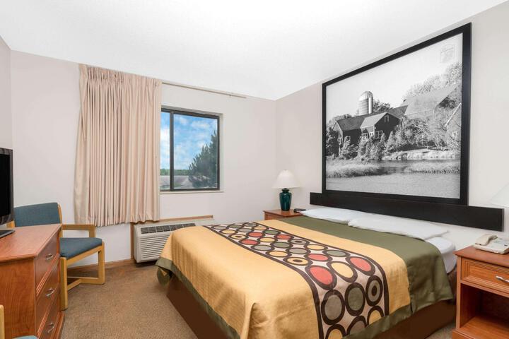 1 King Bed (13 of 17)