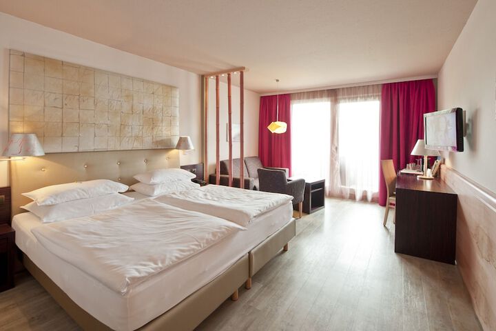 Room 4 of 62