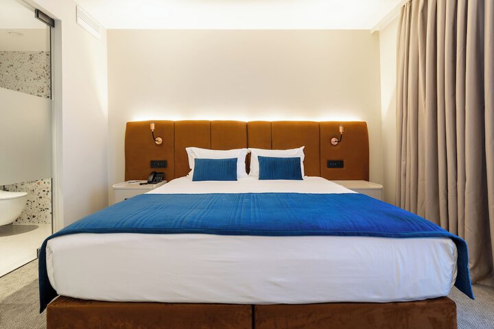 Room 34 of 152