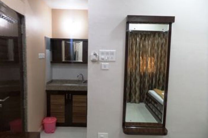 Room 8 of 26