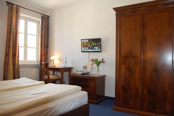 Room 9 of 31