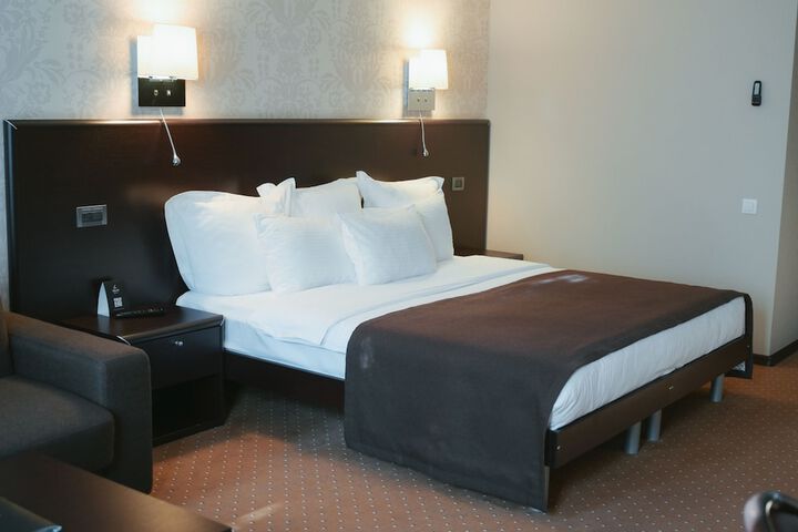 Room 11 of 82