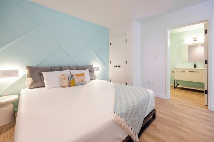 Room 10 of 21
