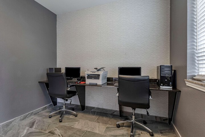 Business Center 76 of 90
