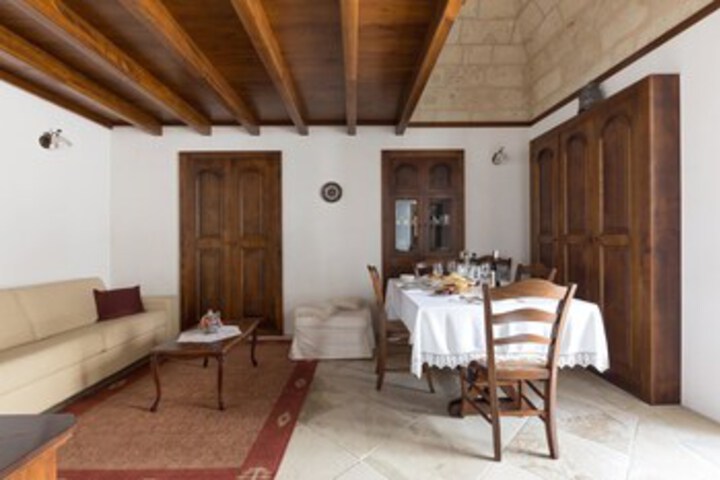Room 8 of 16