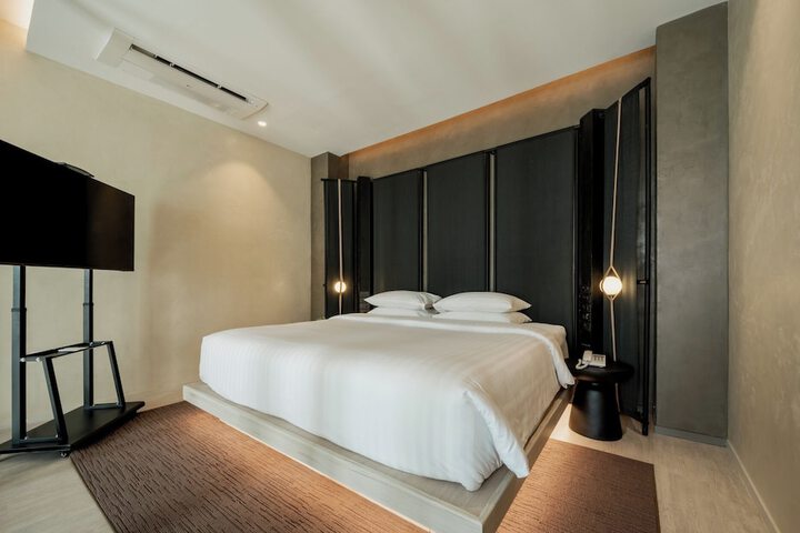 Room 33 of 111