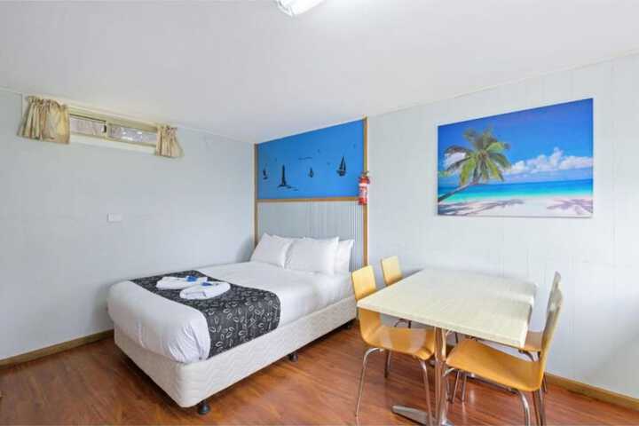 Room 4 of 74