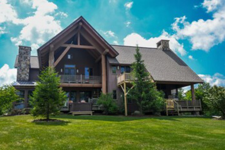 Glacier Paradise Five Bedroom Holiday Home in McHenry, MD