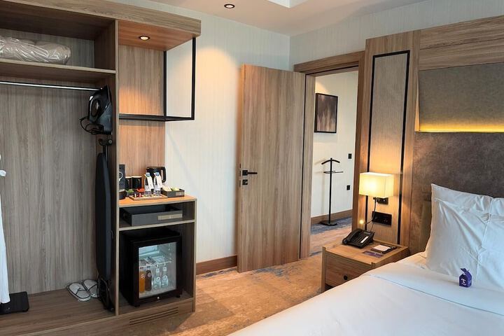 Room 26 of 86