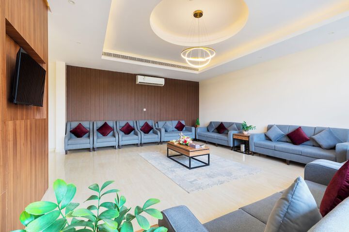 Room 4 of 12