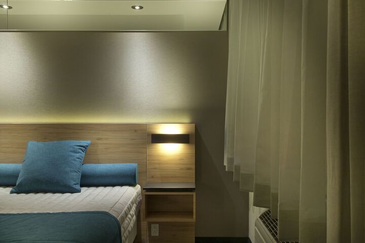 Queen Bed Building B (9 of 20)