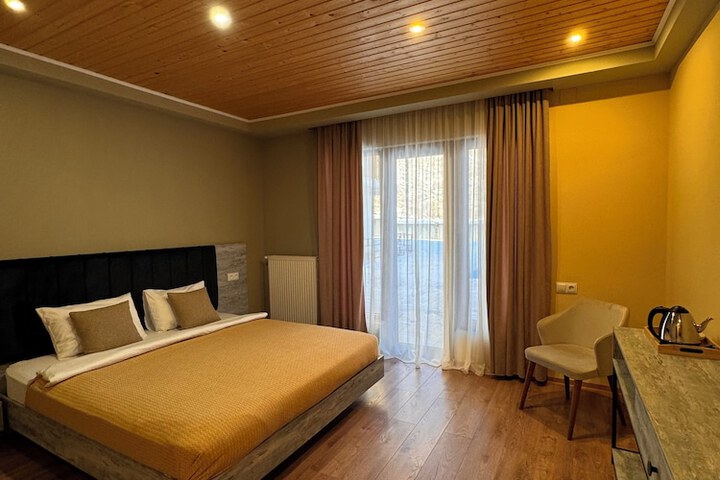 Room 8 of 31