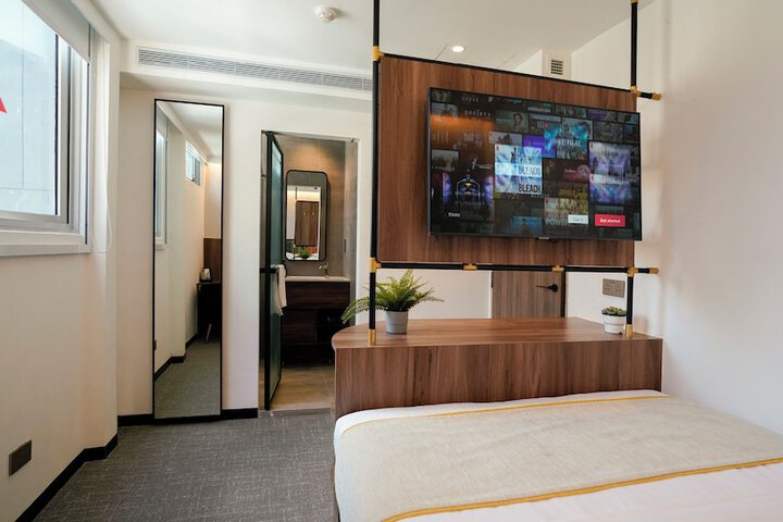 Room 43 of 61