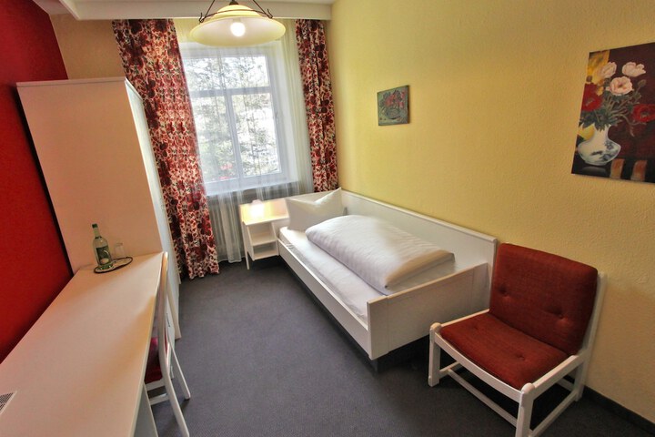 Room 15 of 38