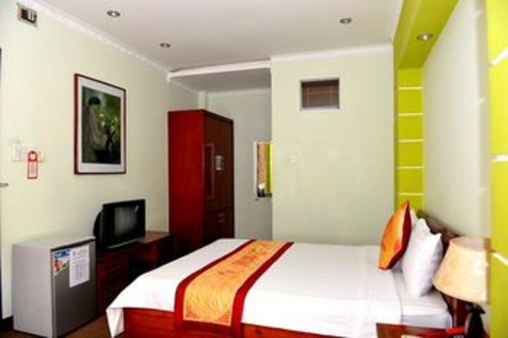 Room 11 of 22