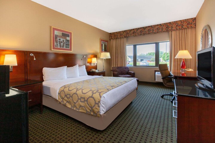 Queen Bed Accessible (1 of 12)