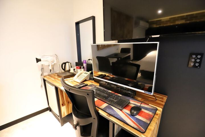 Room 6 of 27
