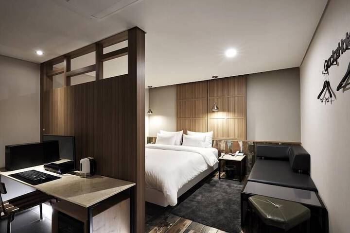 Room 30 of 110
