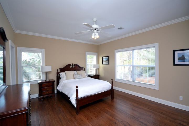 Room 2 of 76