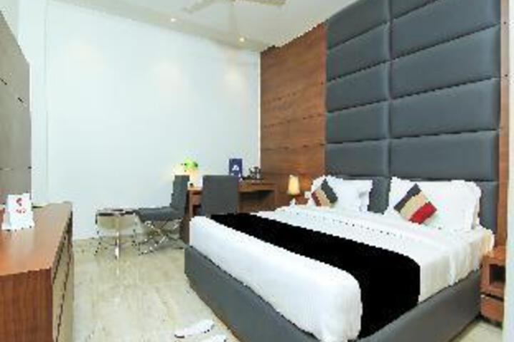 Hotel Crossroad
