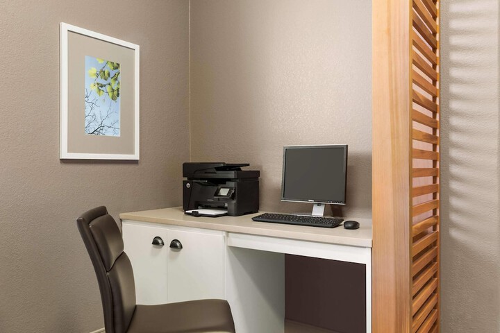 Business Center 82 of 91