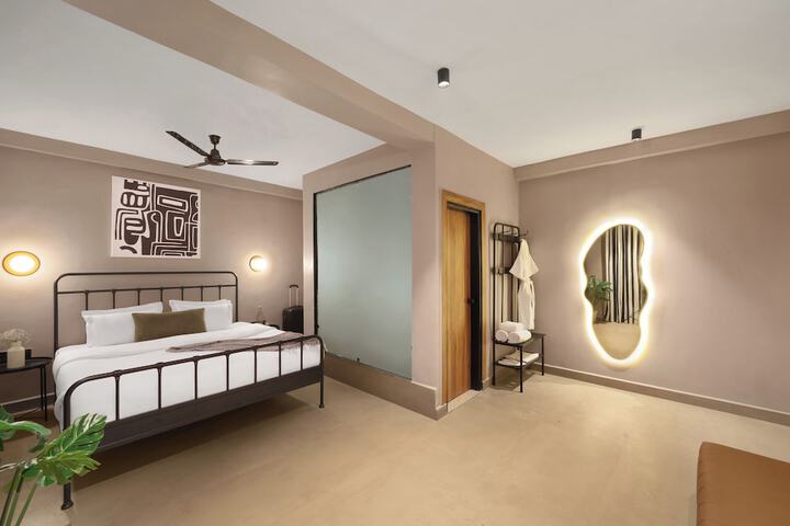 Room 9 of 40