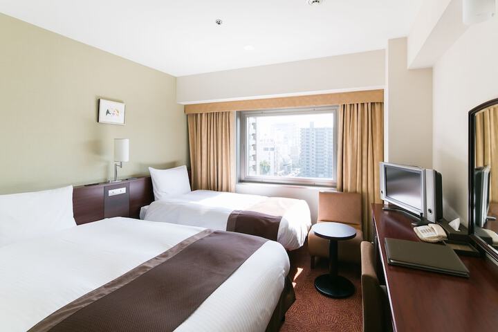 Room 5 of 97
