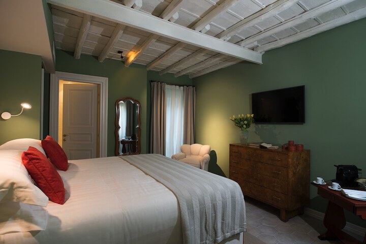 Room 15 of 51