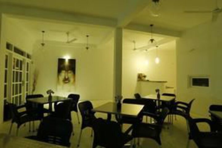 Dining 11 of 20
