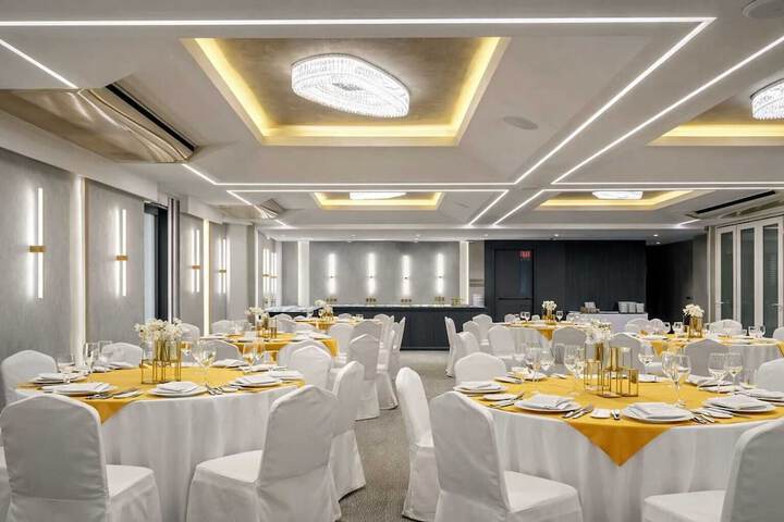 Ballroom/Hall 43 of 57